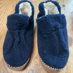 LL Bean Cozy Navy Blue Fleece Slippers